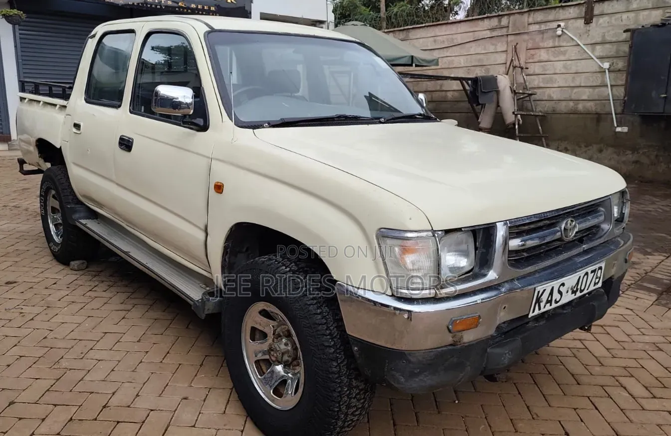 Toyota Hilux 2700i Raider 2004 White