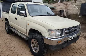 Toyota Hilux 2700i Raider 2004 White