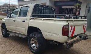 Toyota Hilux 2700i Raider 2004 White