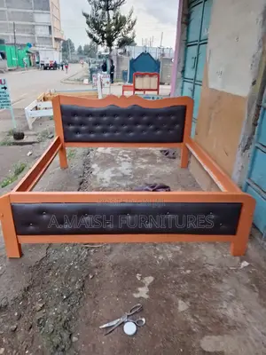 Black Moket Bed