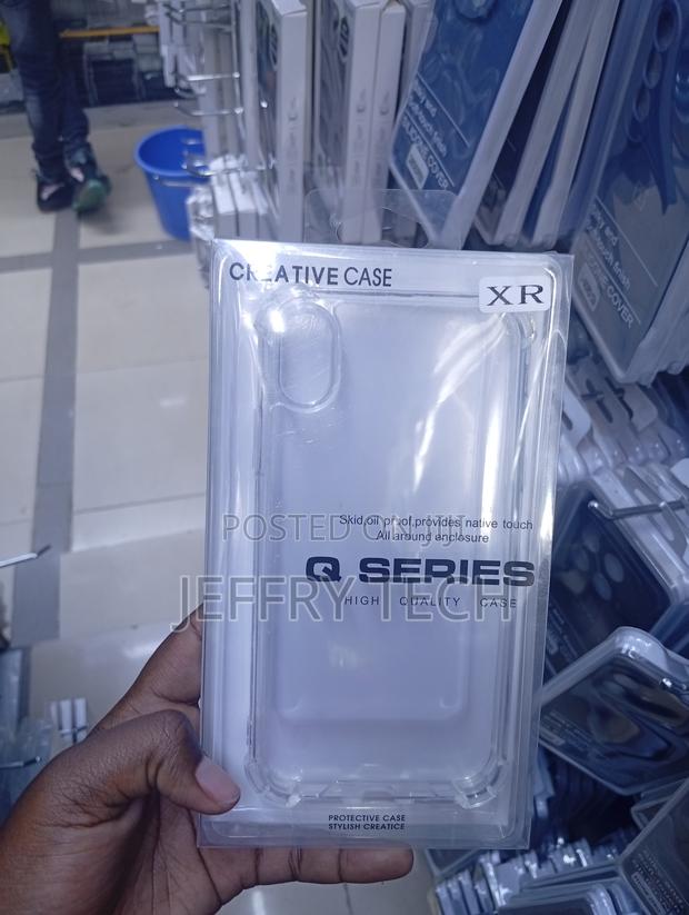 iPhone Xr Minimalist Pure Clear Cover