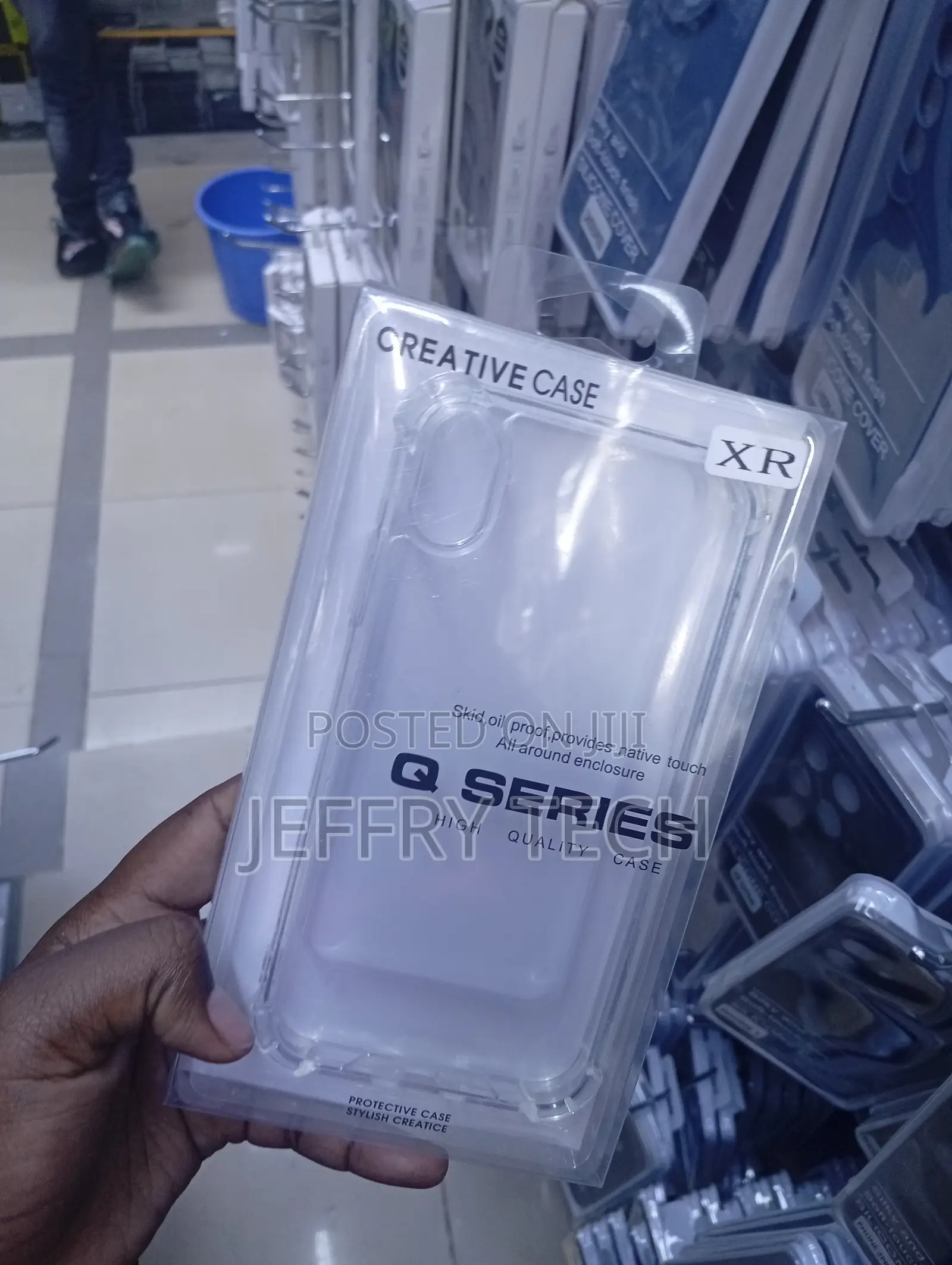 iPhone Xr Minimalist Pure Clear Cover
