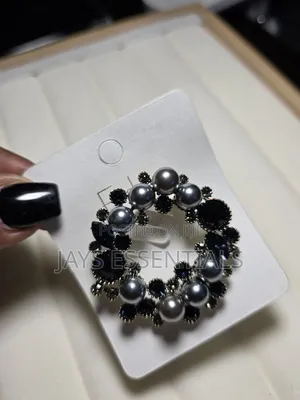 One Brooch, Endless Elegance