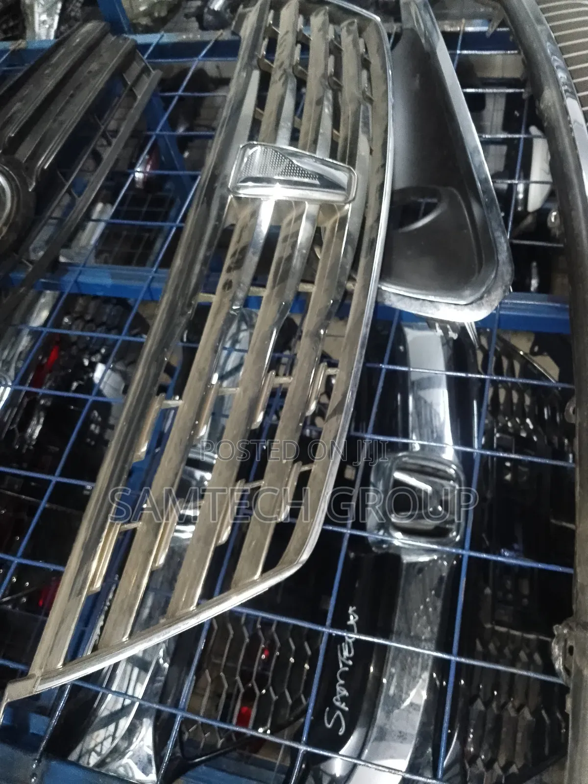 Toyota Premio 260 Grill