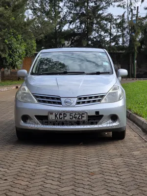 Nissan Tiida 2010 Silver