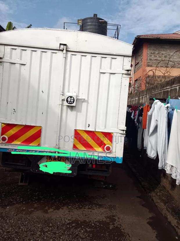 Isuzu 4.3 Kaq Enclose 2000 White - thumbnail 3