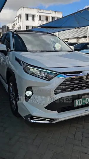 Toyota RAV4 2020 White