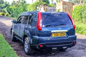 Nissan X-Trail 2.0 Petrol FWD 2013 Blue
