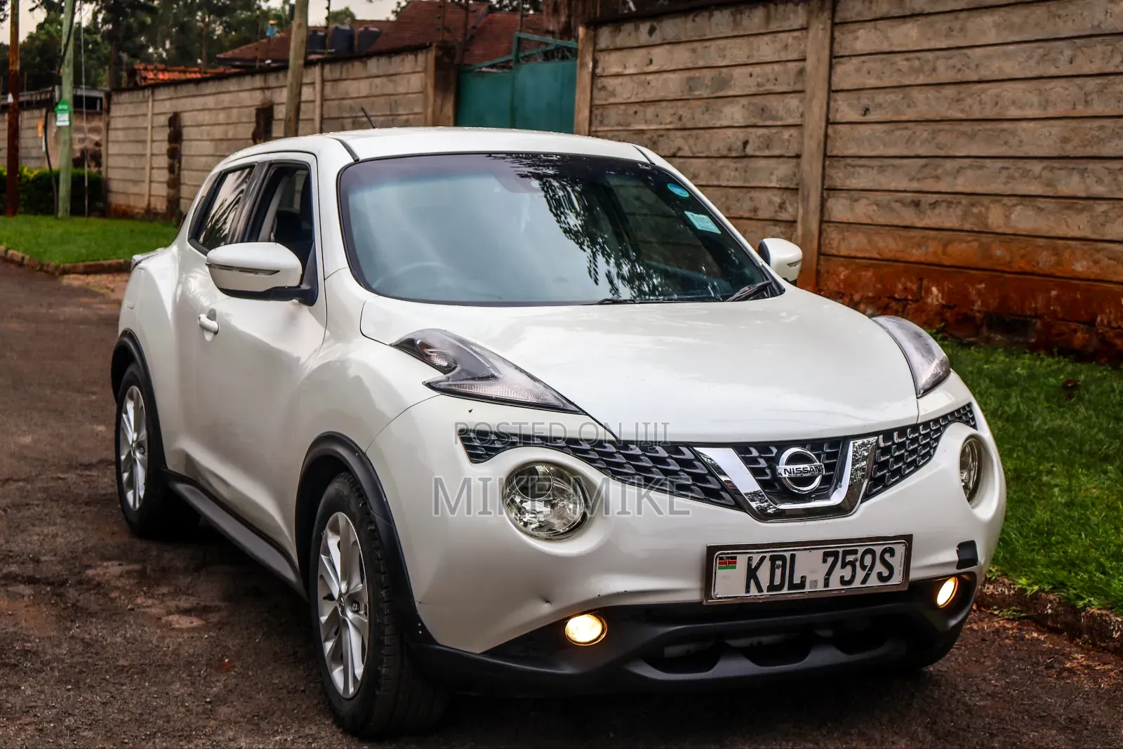 Nissan Juke S 4dr Hatchback (1.6L 4cyl Turbo CVT) 2015 White