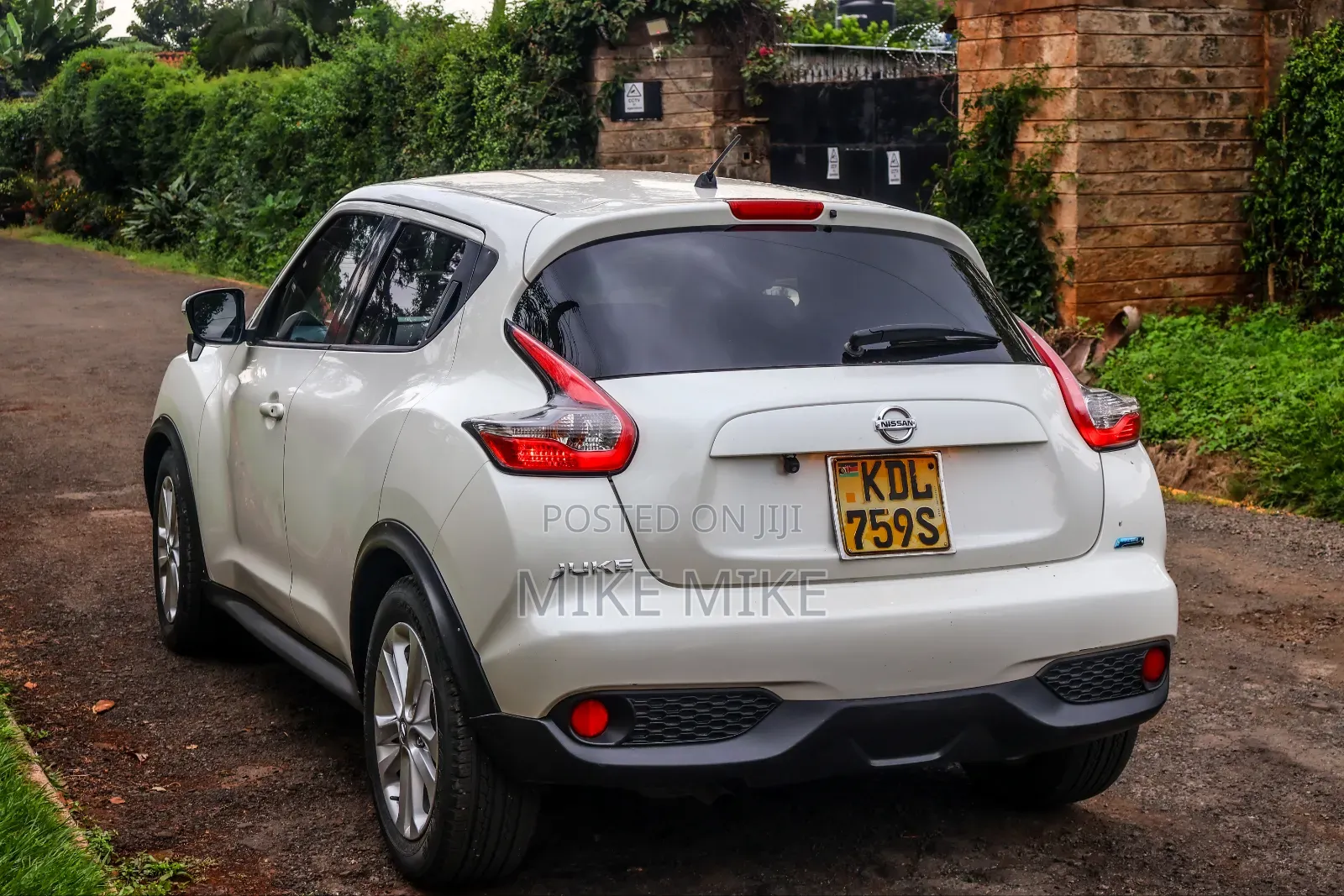Nissan Juke S 4dr Hatchback (1.6L 4cyl Turbo CVT) 2015 White