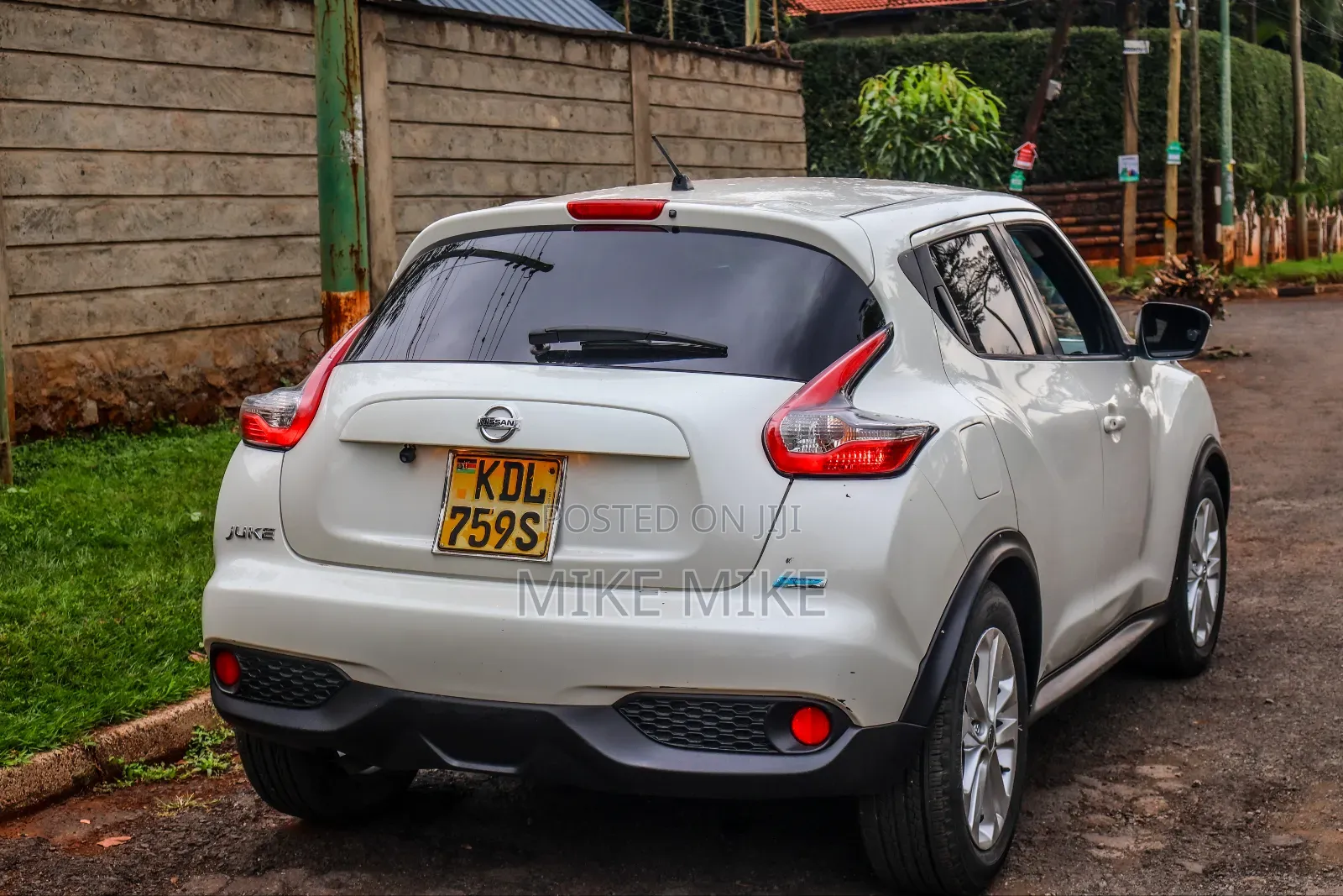 Nissan Juke S 4dr Hatchback (1.6L 4cyl Turbo CVT) 2015 White