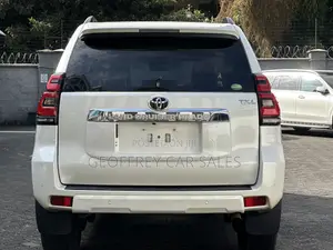 Toyota Land Cruiser Prado 2.8 2019 White