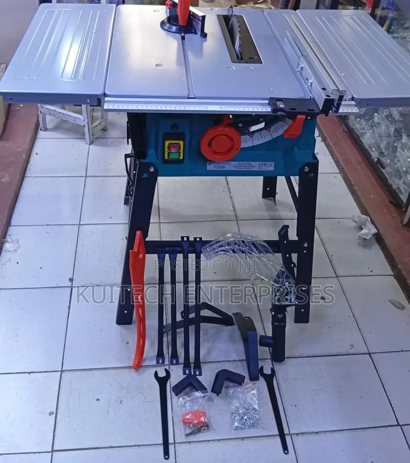 Electric Table Saw
2200w 10" Blade
Can Bend to 45%