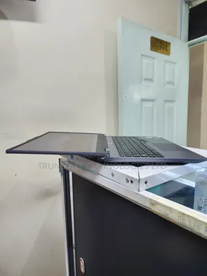 Laptop Lenovo LOQ 15IRH8 16GB Intel Core i7 SSD 512GB