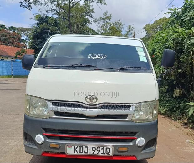 Toyota HiAce 2014 White