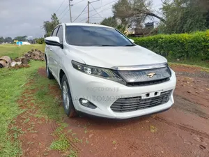 Toyota Harrier 2.0 2015 White