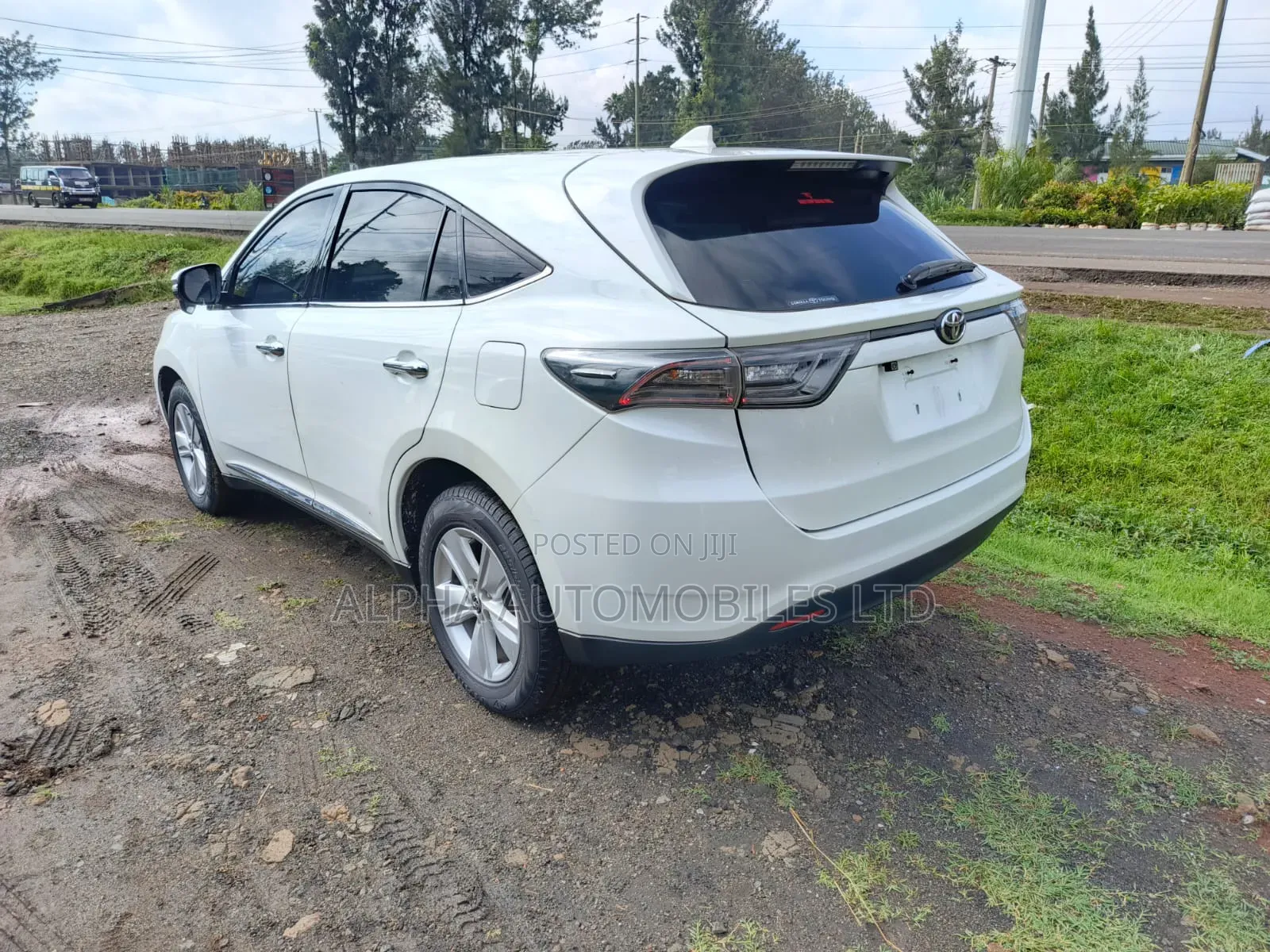 Toyota Harrier 2.0 2015 White