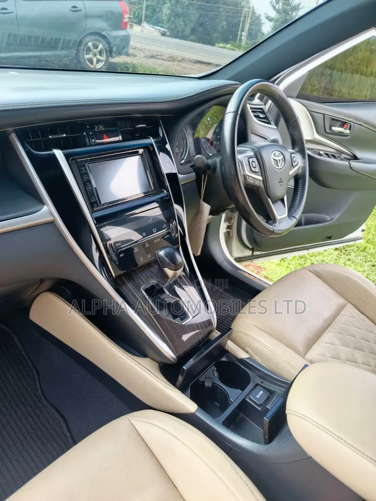 Toyota Harrier 2.0 2015 White