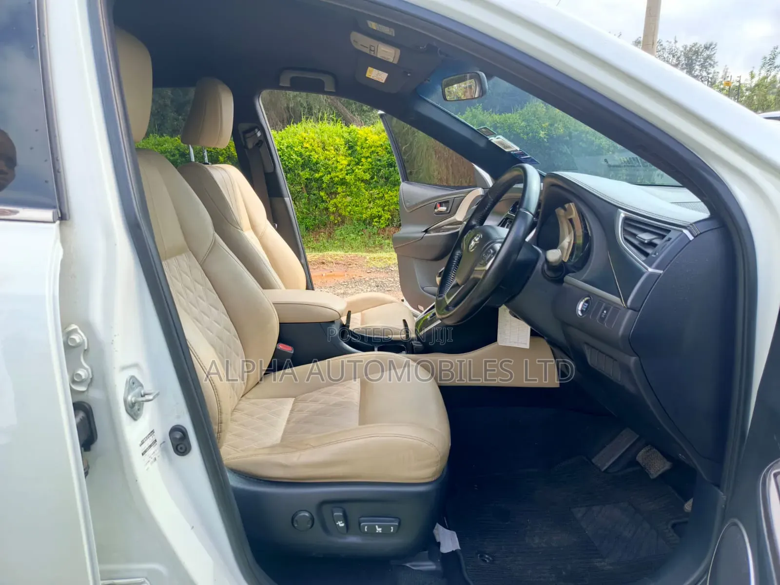 Toyota Harrier 2.0 2015 White