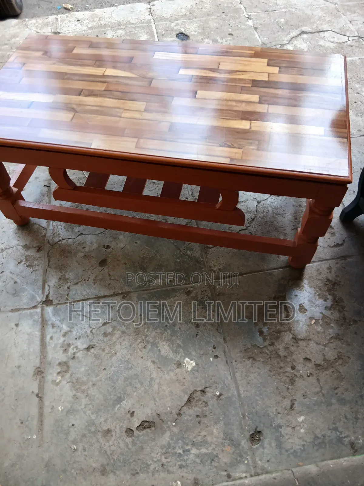 Boresha Keja Yako Na Hii Coffee Table Ya Wooden 24x48