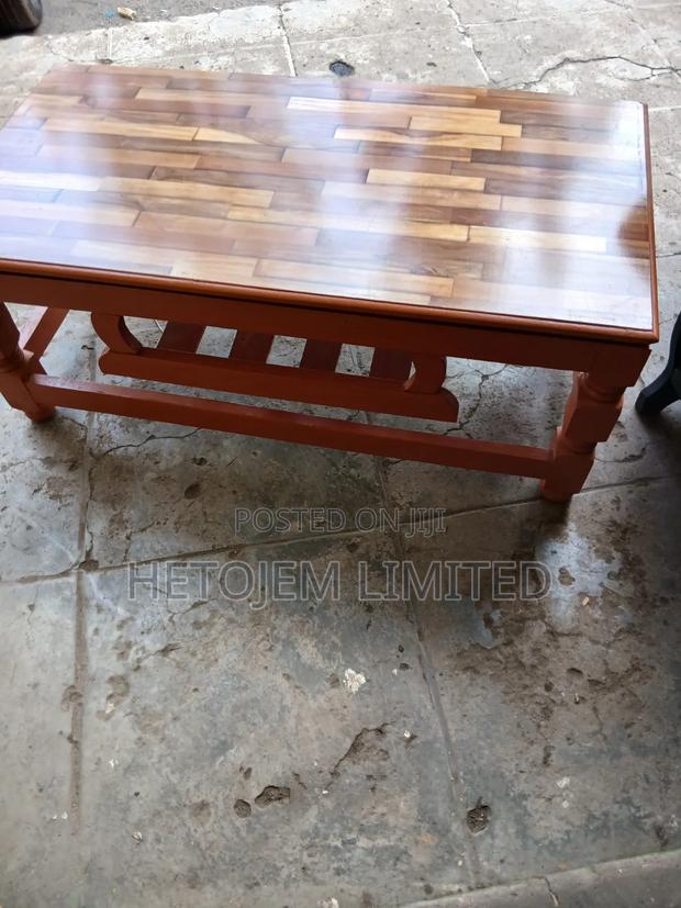 Boresha Keja Yako Na Hii Coffee Table Ya Wooden 24x48