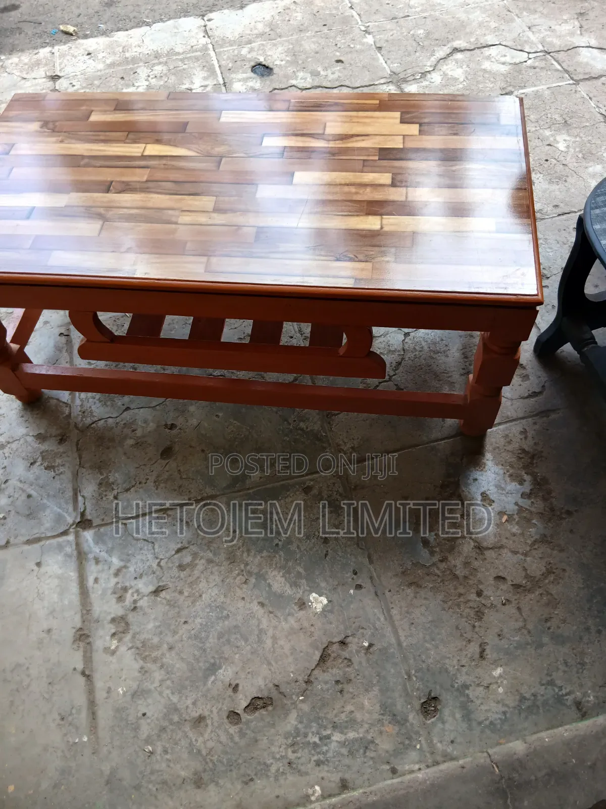 Boresha Keja Yako Na Hii Coffee Table Ya Wooden 24x48