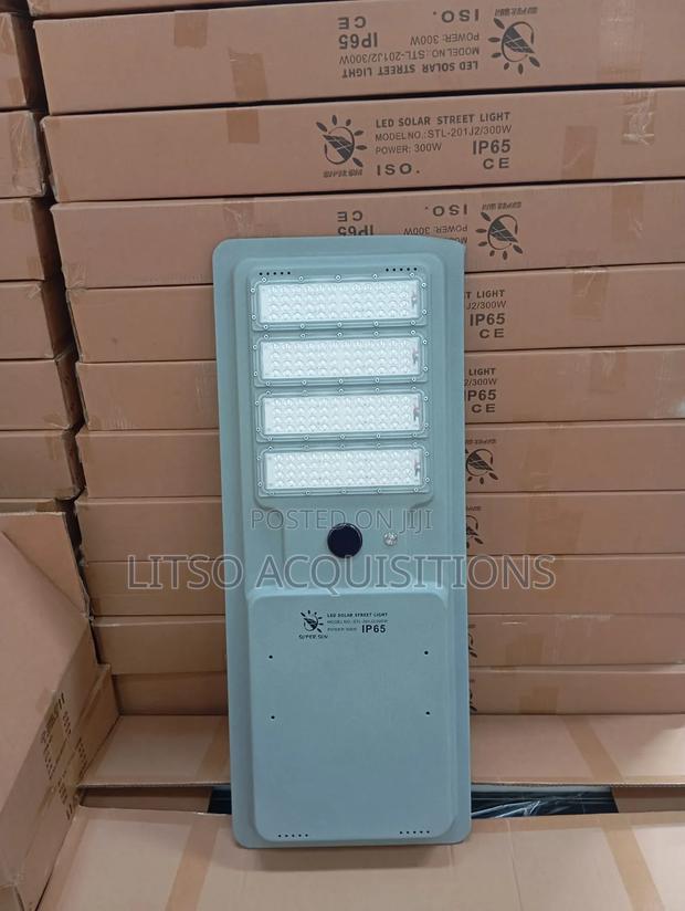 300w Led Solar Street Light Featuring an Ip65 Waterproof.