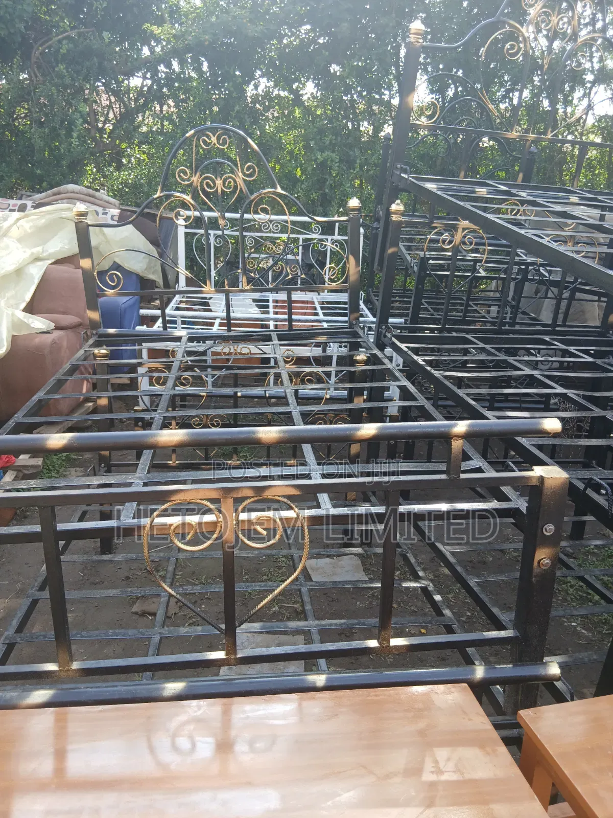 Metallic Beds Zetu Ni Strong, Classy All Sizes