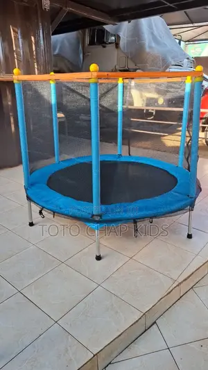 4 Ft Kids Trampoline With Enclosure Net, Basket Ball and Hoop, Pits