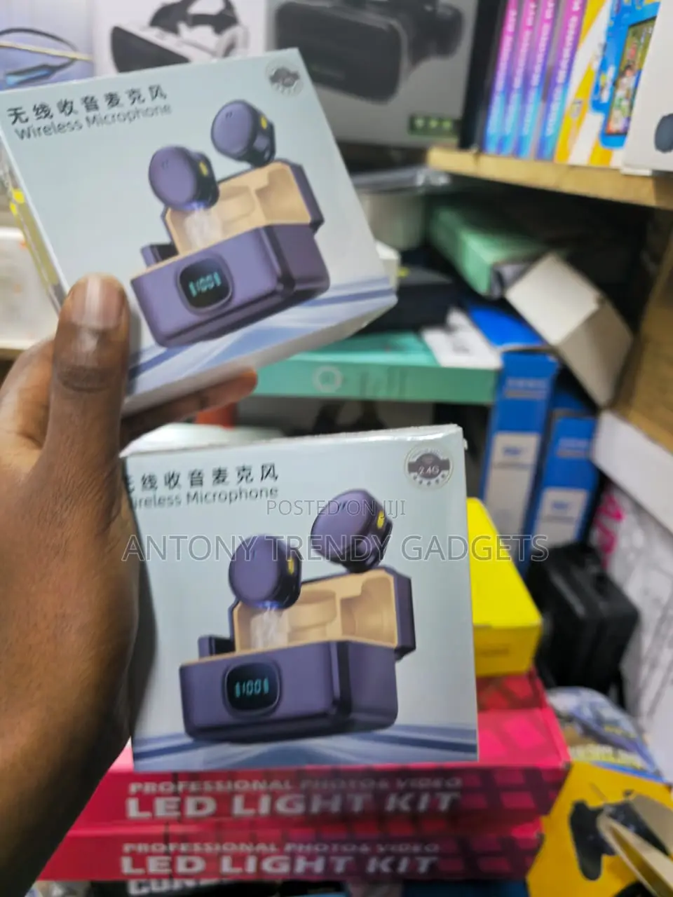 Q8 Dual Wireless Mic Magnetic Clip Type-C Lightning