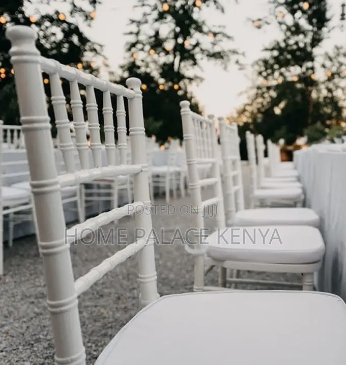 Banquet Chair: Elegant Plastic Wedding Chair