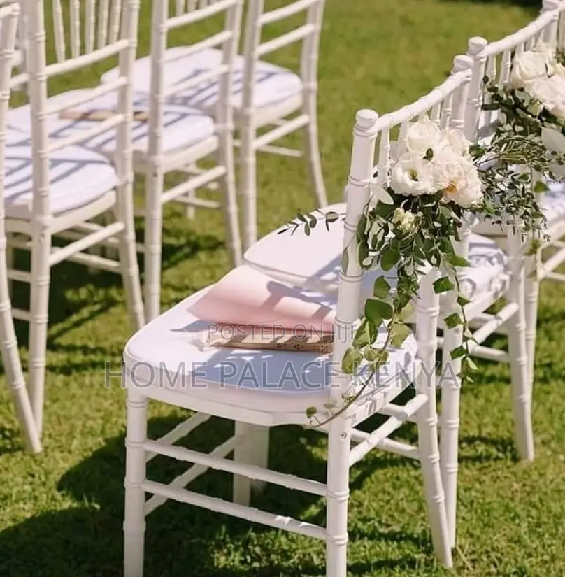 Banquet Chair: Elegant Plastic Wedding Chair
