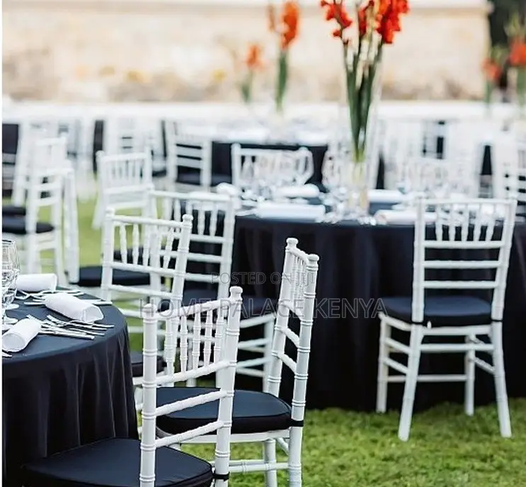 Banquet Chair: Elegant Plastic Wedding Chair