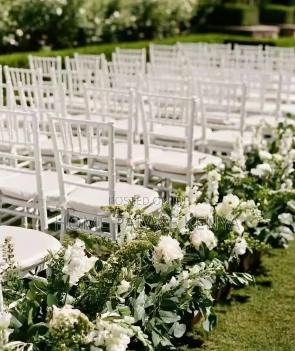 Banquet Chair: Elegant Plastic Wedding Chair