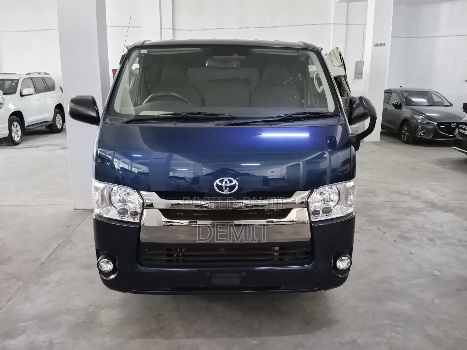 Toyota HiAce 2019 Blue