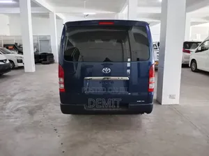 Toyota HiAce 2019 Blue