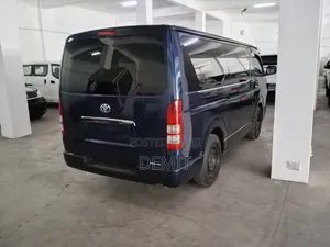 Toyota HiAce 2019 Blue