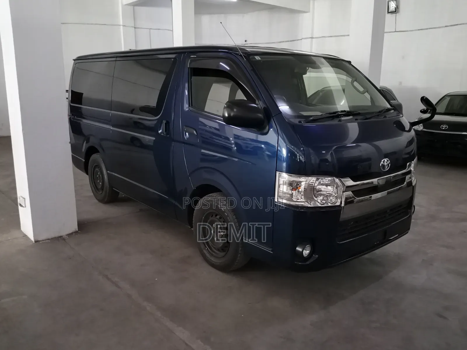 Toyota HiAce 2019 Blue