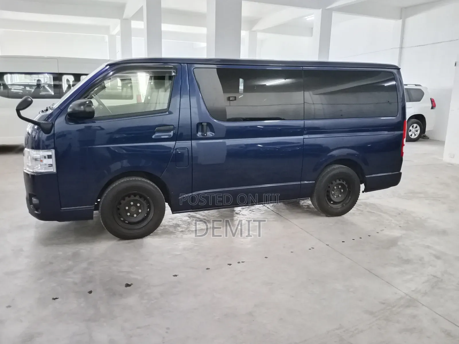 Toyota HiAce 2019 Blue