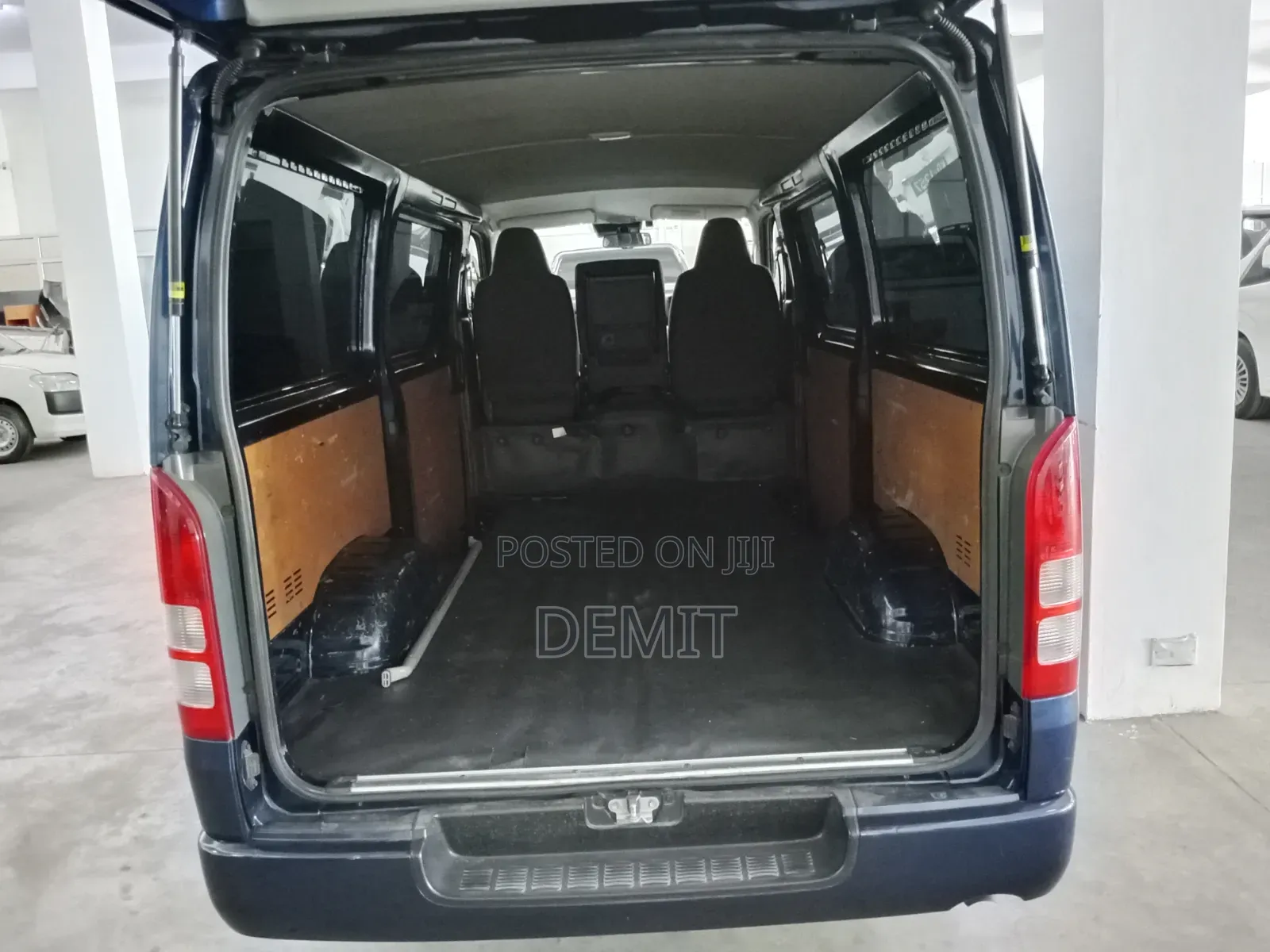 Toyota HiAce 2019 Blue
