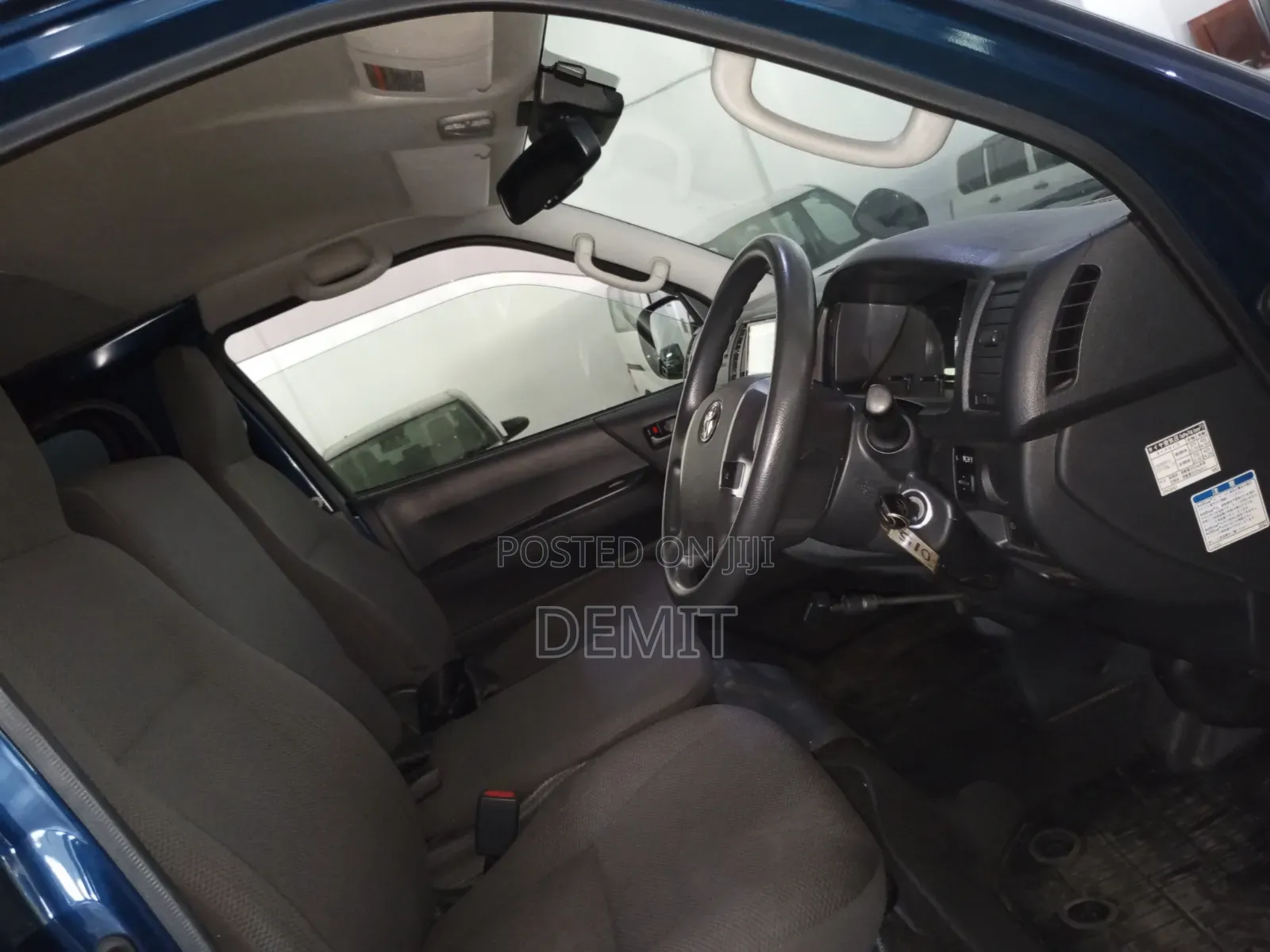 Toyota HiAce 2019 Blue