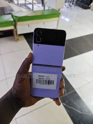 New Samsung Galaxy Z Flip4 256 GB Pink