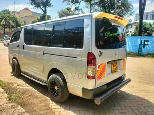 Toyota HiAce 2016 Silver