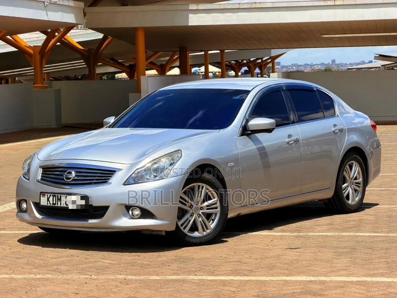 Nissan Skyline 2014 Silver