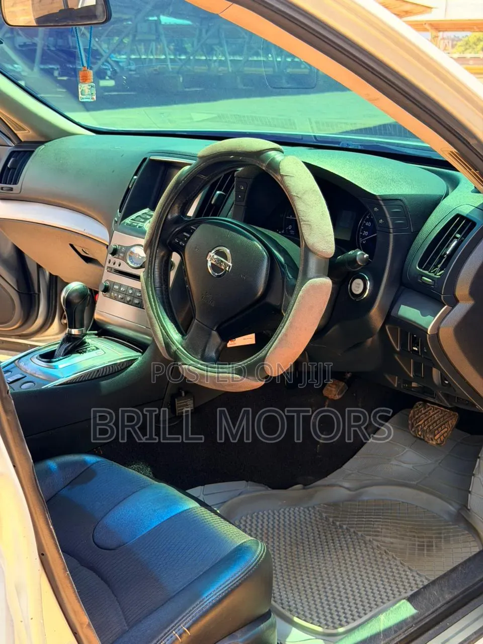 Nissan Skyline 2014 Silver