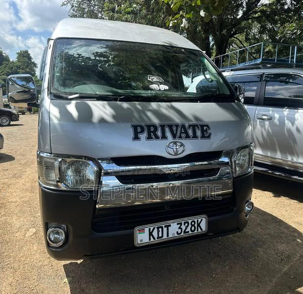 Toyota HiAce 2009 Silver