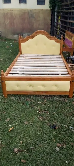 White and Brown Chester Bed 5x6