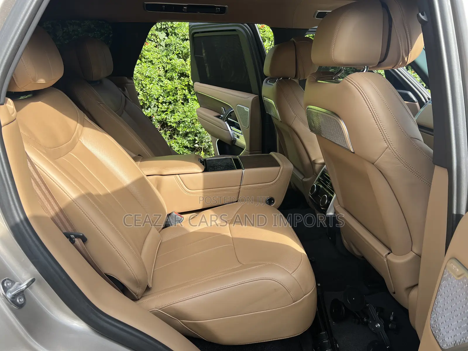 Land Rover Range Rover Vogue 2022 Gold