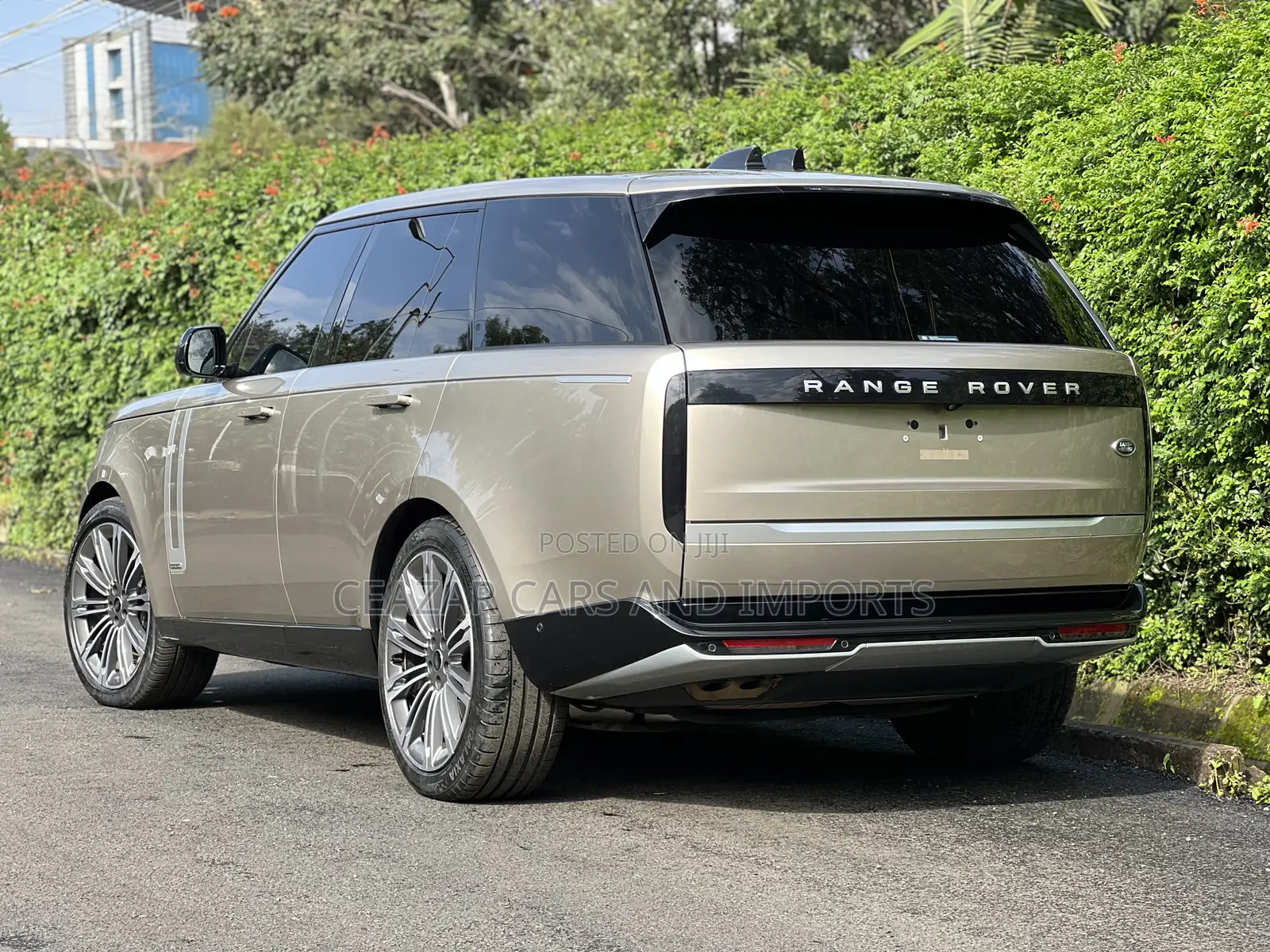 Land Rover Range Rover Vogue 2022 Gold