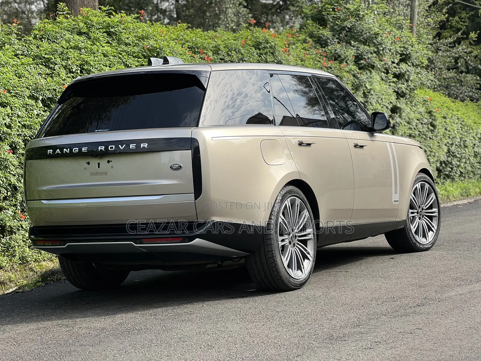 Land Rover Range Rover Vogue 2022 Gold